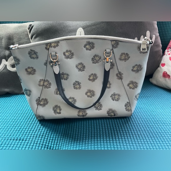 Blue flower coach crossbody purse - Picture 2 of 9